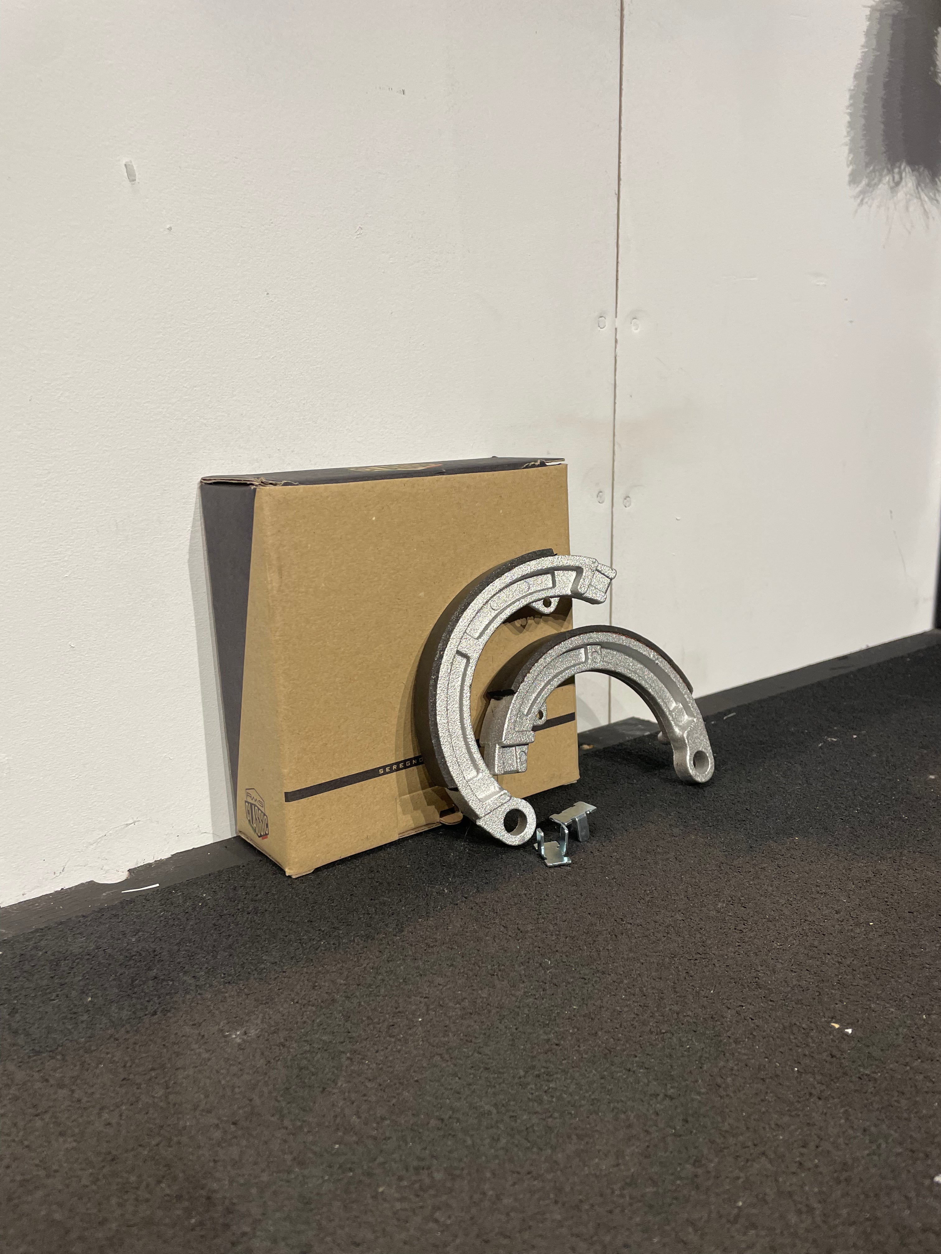 Bromsbackar fram - RMS