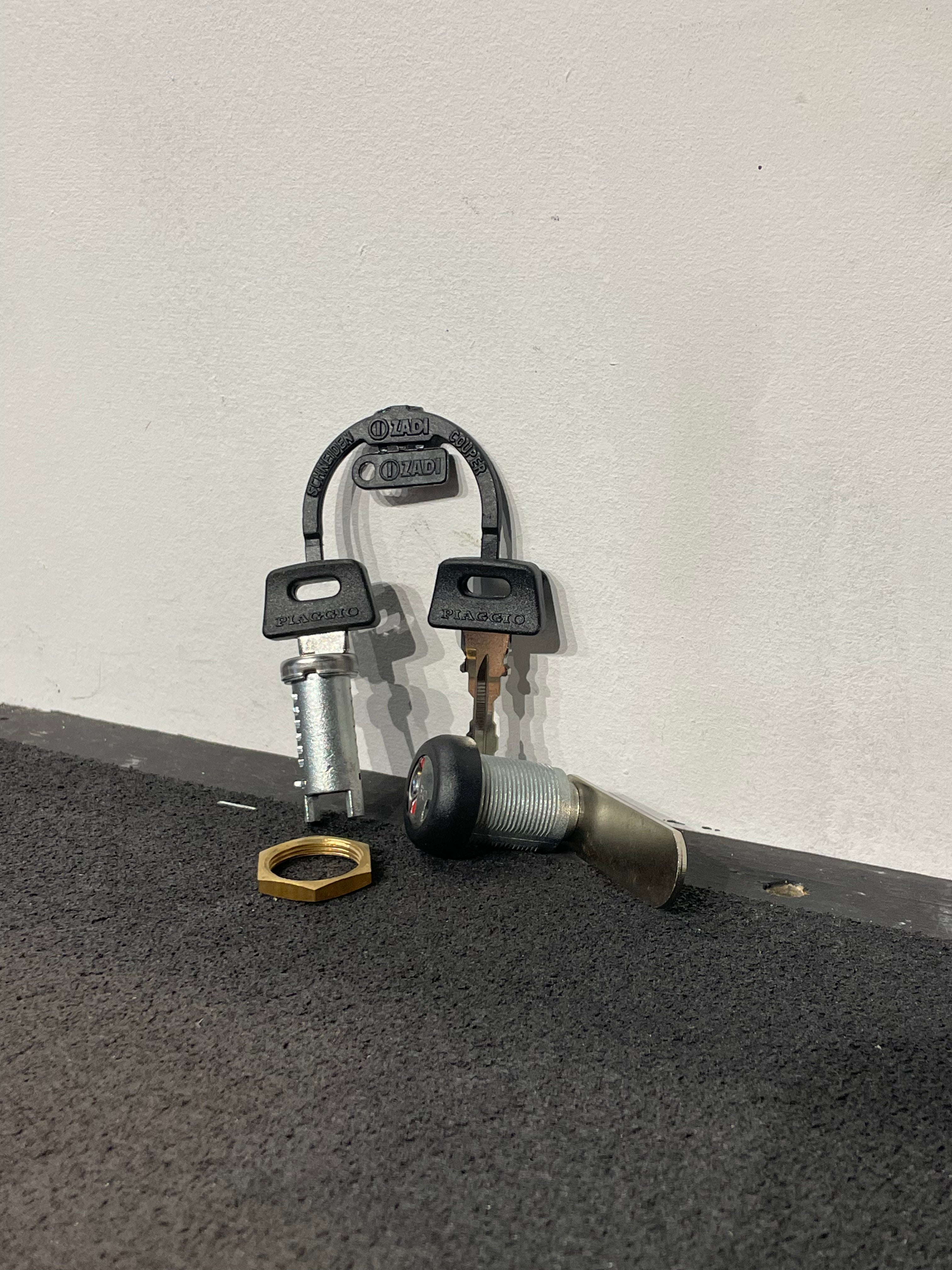 Låssats Tändning & Sidodörr Ape 50