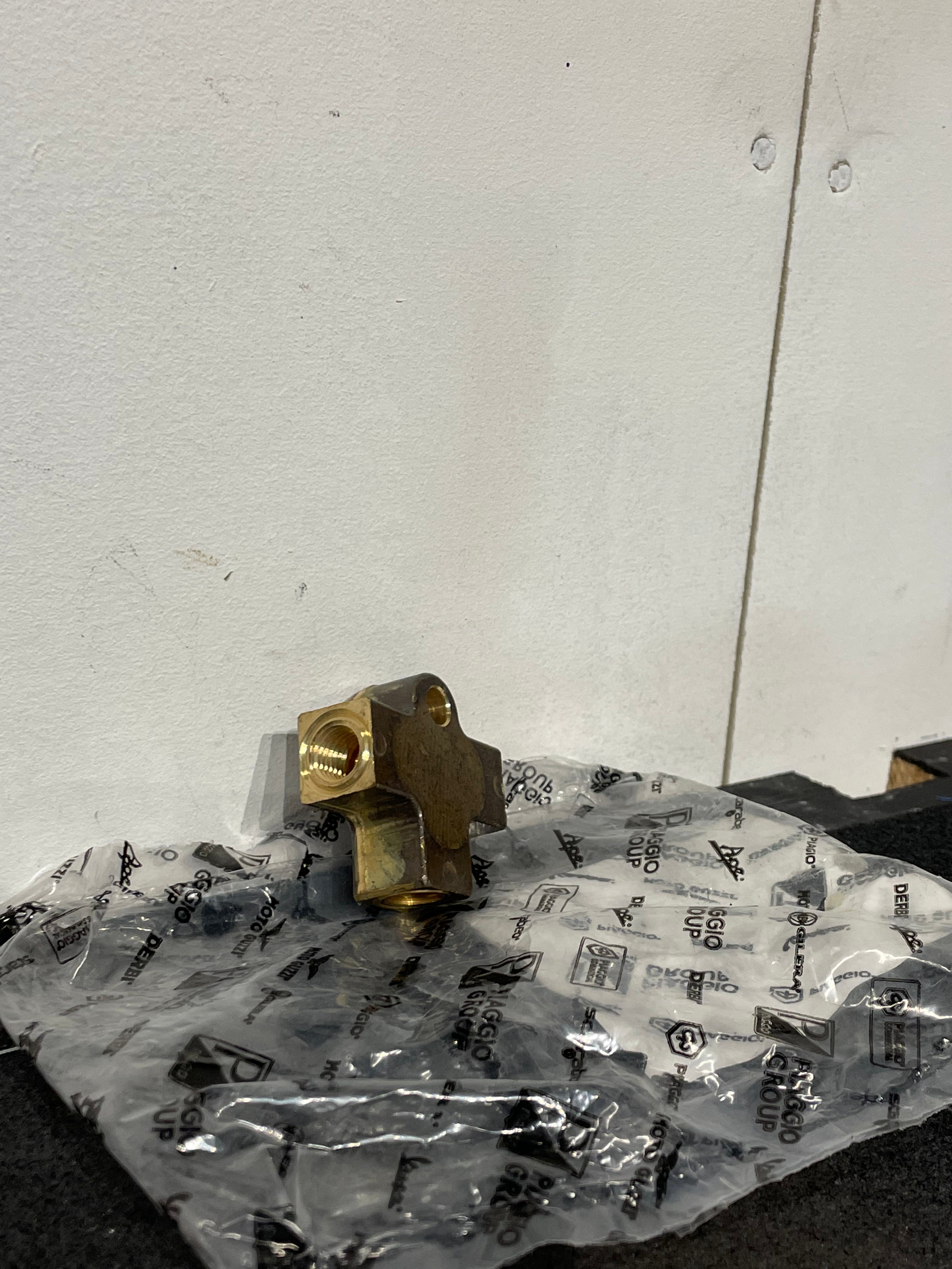 Bromsslangsfördelare Ape 50